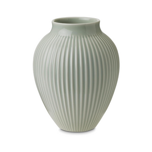 Keramik | Gerillte Vase | Geformt mit Lehm und Leidenschaft | Elegante und Klassische Form seit 1897 | Modern Anmutend | Minzgrün | 20 cm