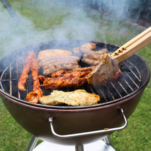 Die Holzwarenfabrik Grillzange aus geöltem Eschenholz
