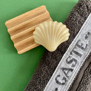 Schafmilchseife "Muschel" weiß, in Holzdose, cosmos organic zertifiziert, 80g