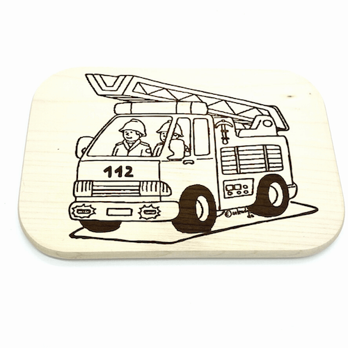 Brettchen mit Feuerwehrauto Einbrand (26 cm)