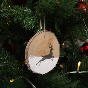 Die Holzwarenfabrik Weihnachtsbaumhänger Baumscheibe, Deko Hirsch springen