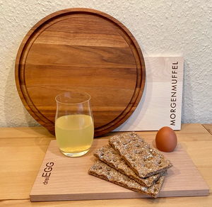 dreiEGG Frühstücksbrettchen mit integriertem Eierbecher - Foto
